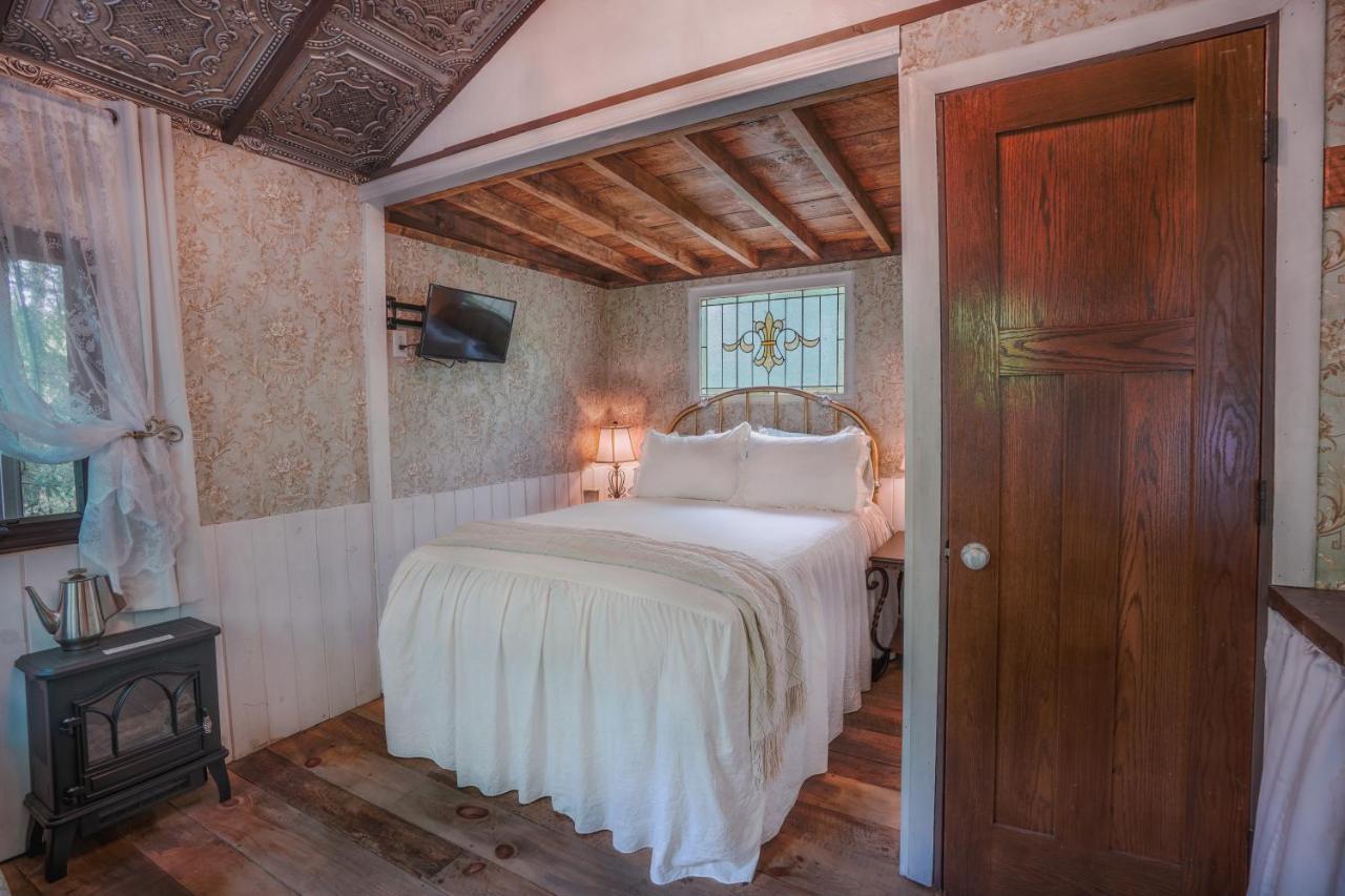 Vintage Wild West Tiny Hotel In The Woods! Pine City Eksteriør bilde