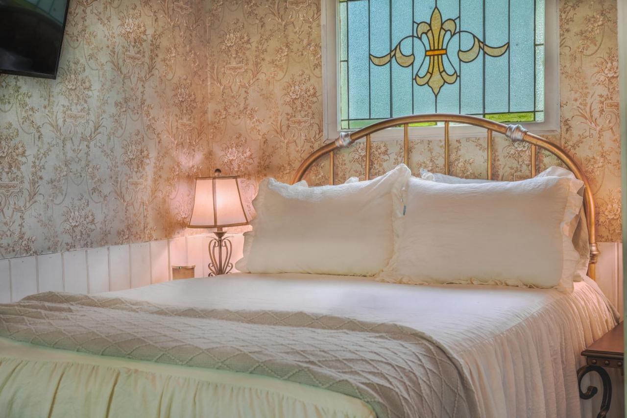 Vintage Wild West Tiny Hotel In The Woods! Pine City Eksteriør bilde