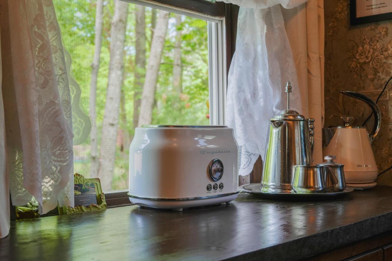 Vintage Wild West Tiny Hotel In The Woods! Pine City Eksteriør bilde
