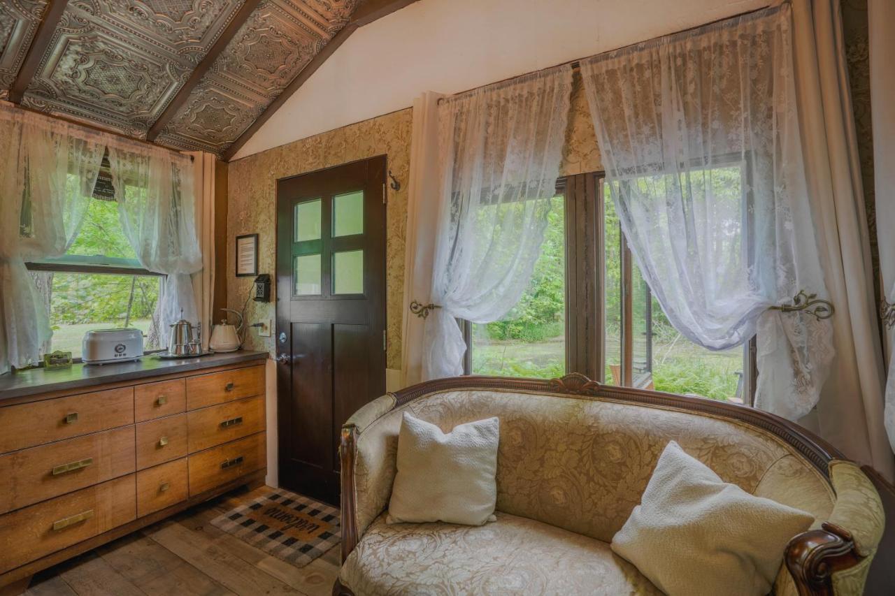 Vintage Wild West Tiny Hotel In The Woods! Pine City Eksteriør bilde