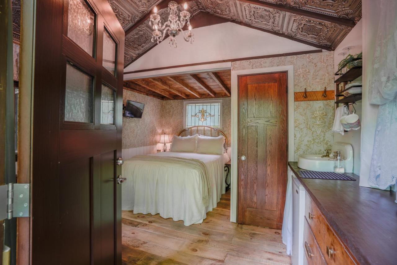 Vintage Wild West Tiny Hotel In The Woods! Pine City Eksteriør bilde